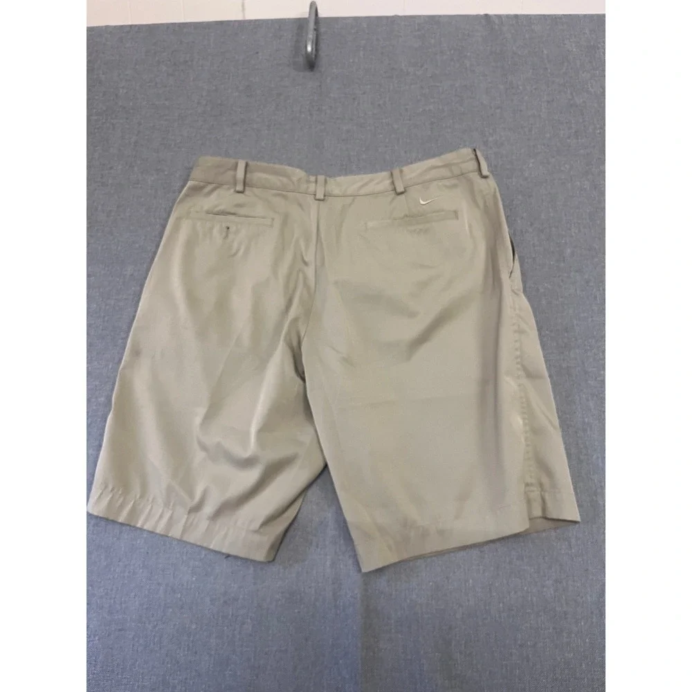 Nike Golf Men Khaki Tan Flat Front Performance Shorts Size 36 Embroidered Swoosh